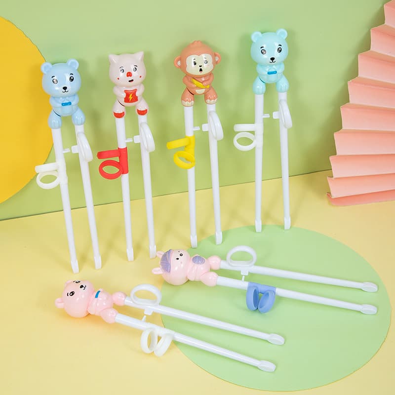 New Design Cute Cartoon Star Shape 100% Safe BPA Free PP Dishwasher Safe Eco-Friendly Non-Slip Toddler Kids Learning Trainer