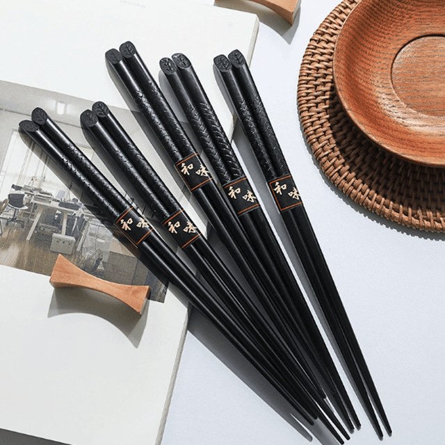 Natural Wood Japanese Style Reusable Chopsticks Handmade Black Decorative Wooden Chopsticks for Sushi Restaurant Home Gift Set